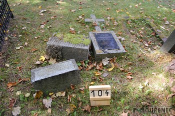 Photos of the grave 104