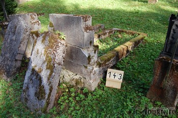 Photos of the grave 143