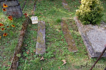 Photos of the grave 152