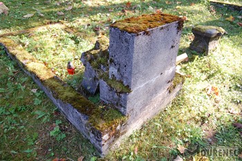 Photos of the grave 178