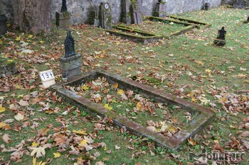 Photos of the grave 194