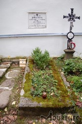 Photos of the grave 2