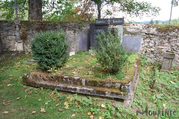 Photos of the grave 71