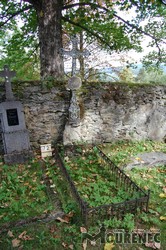 Photos of the grave 72